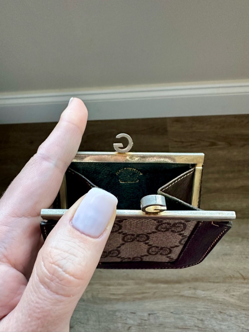 Vintage Gucci Monogram Kiss Lock Coin Purse - Picture 5 of 6